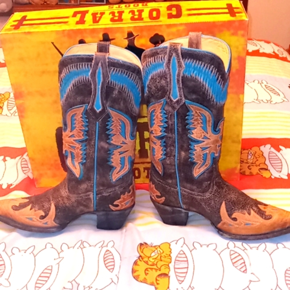 NWT,Corral,100% Genuine,Distressed,Leather,Turquoise,Black & Tan,Cowgirl Boots💙
